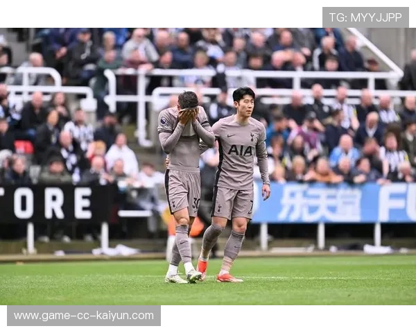 热刺短传快速衔接,孙兴慜单脚挑射入网 热刺短传快速衔接,孙兴慜单脚挑射入网