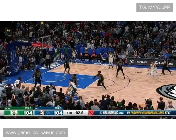 东契奇后撤步三分命中，独行侠逆转对手