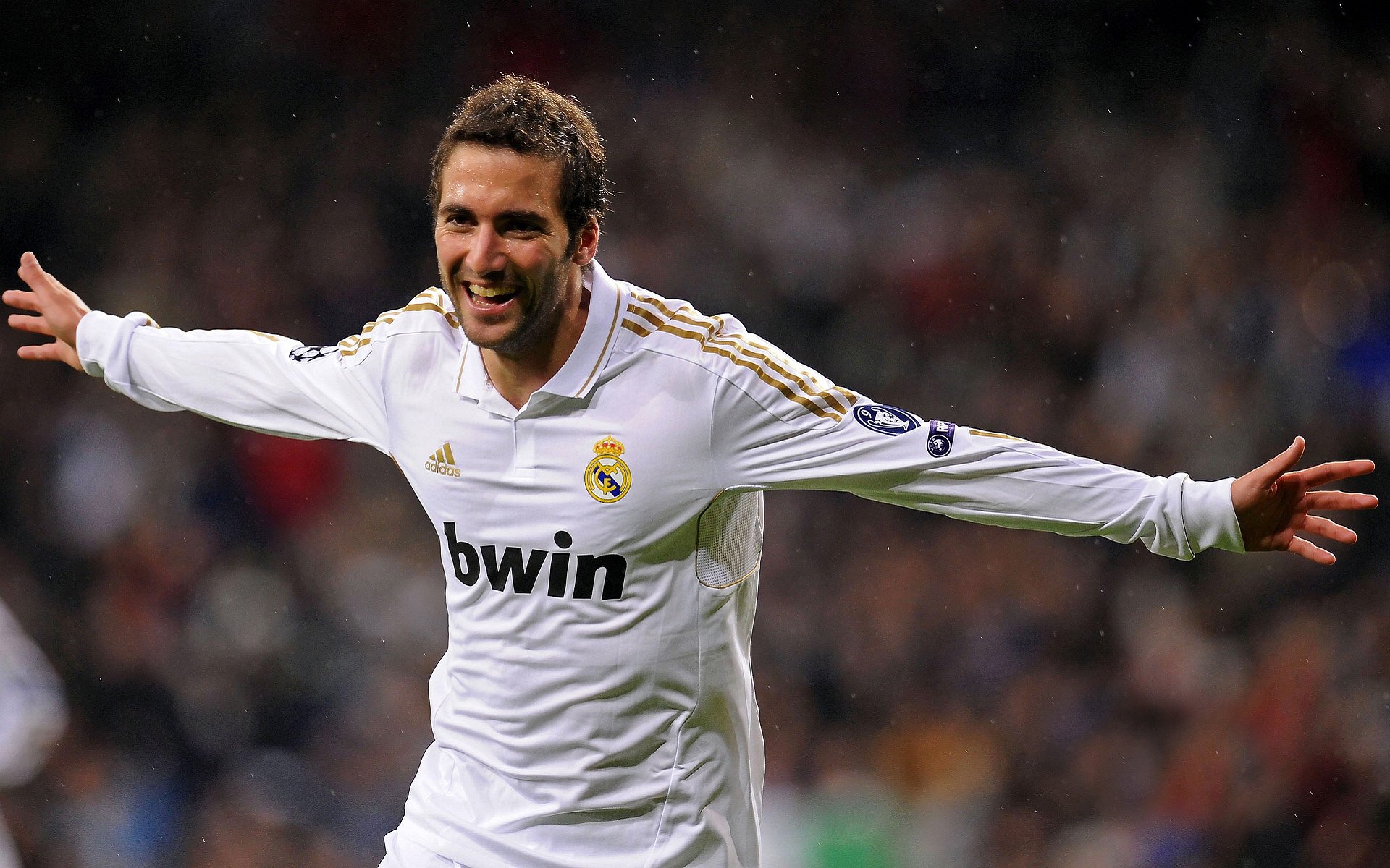 世界铁人三项系列赛海滨站 高温高湿条件下竞争惨烈